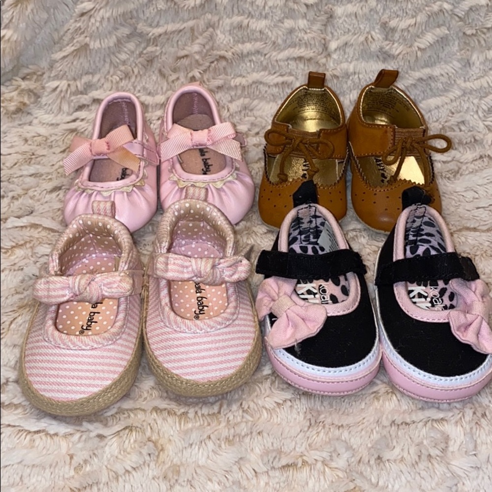 4 pairs of baby shoes size 0-3 months